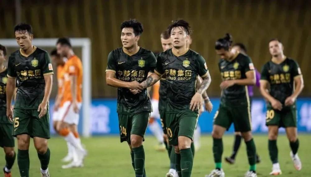 我用西班牙语骂他，但是他没有将我罚下。